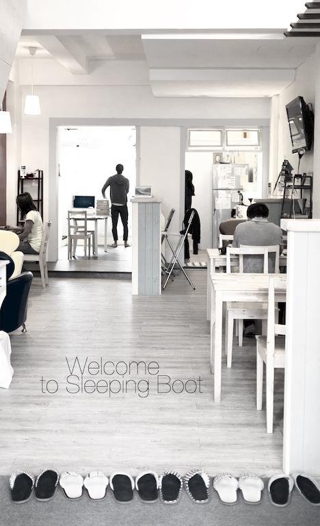 Sleeping Boot Hostel Хуалянь Экстерьер фото